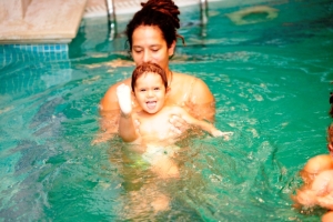κολύμβηση για μωρά από τους Ιχθείς Aqua Club - Baby Swimming Thessaloniki Βρεφική Κολύμβηση